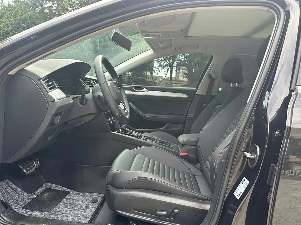 Volkswagen Magotan 2025