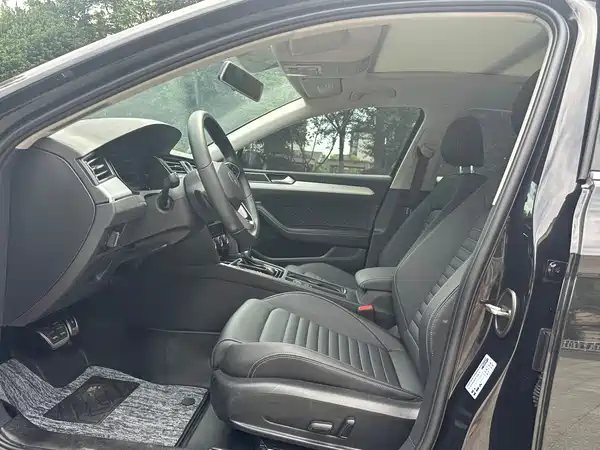 Volkswagen Magotan 2025