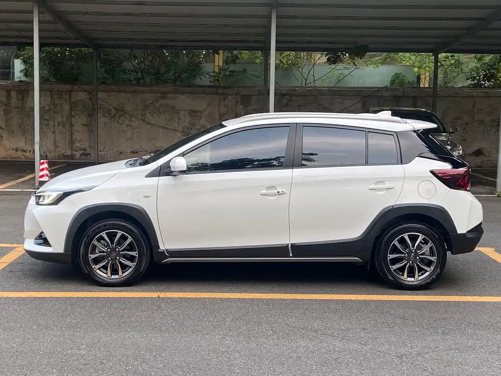 Toyota Yaris L 2023 — фото 8