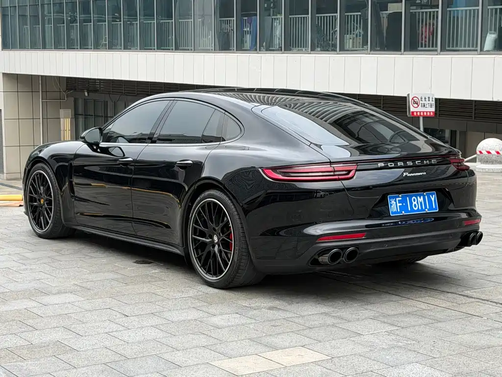 Porsche Panamera 2018 — фото 9