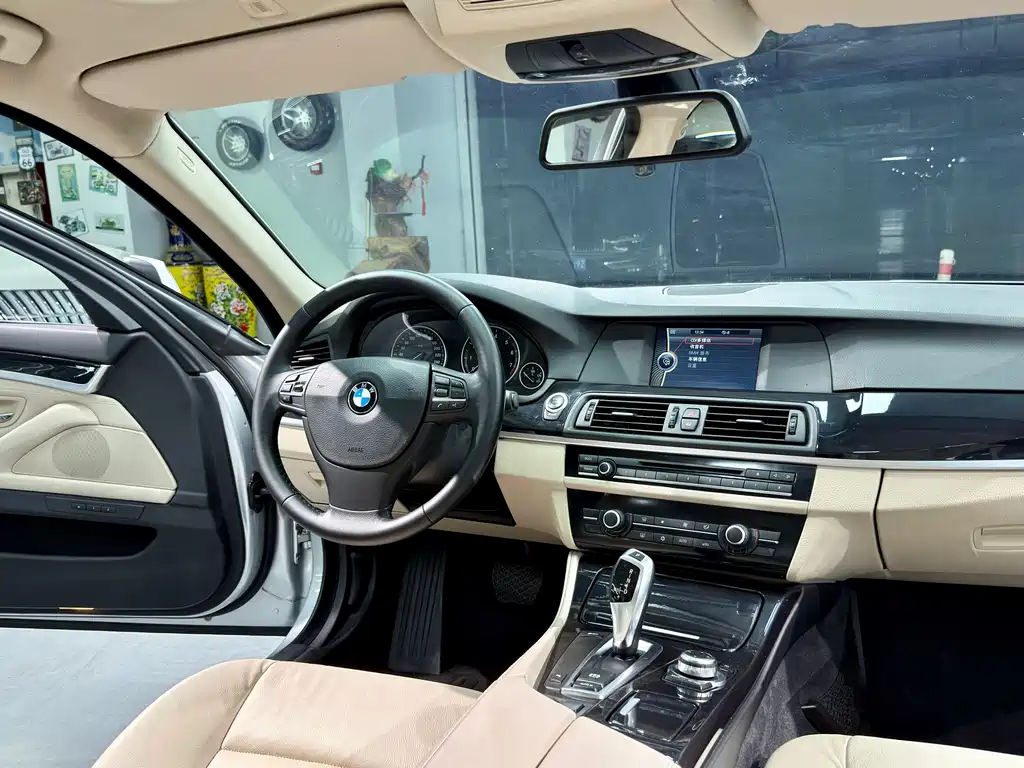 BMW 5 Series 2011 — фото 17