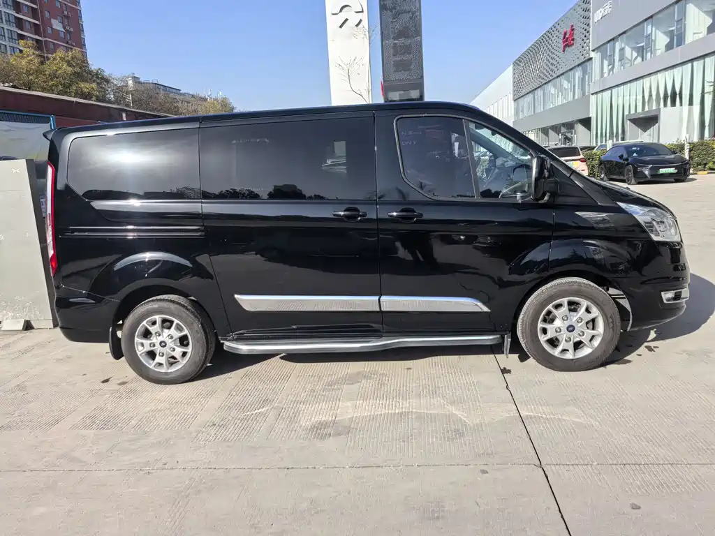 Ford Tourneo 2021 — фото 4