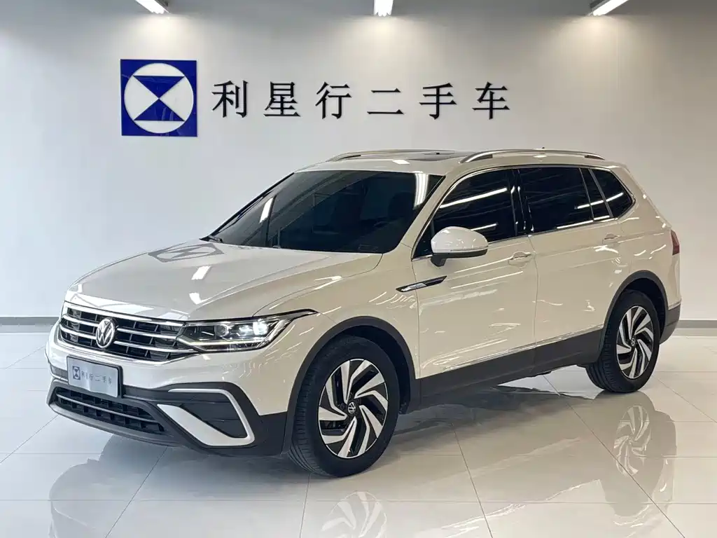 Volkswagen Tiguan L 2022 — фото 1