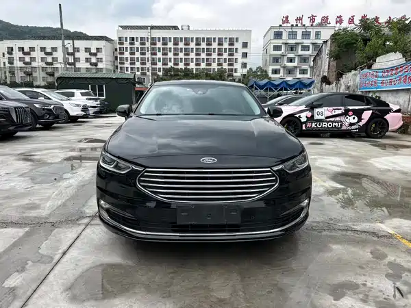 Ford Taurus 2021