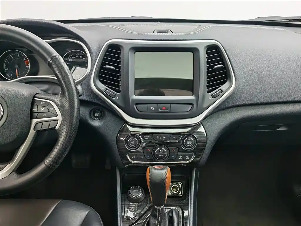 Jeep Cherokee 2017 — фото 12