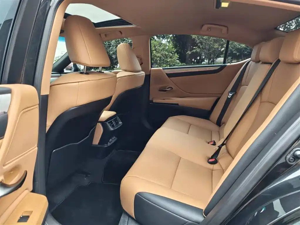 Lexus ES 2026