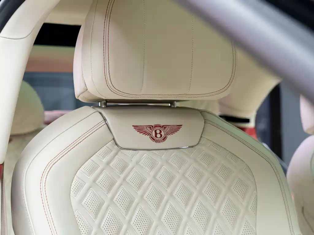 Bentley Flying Spur 2025 — фото 17