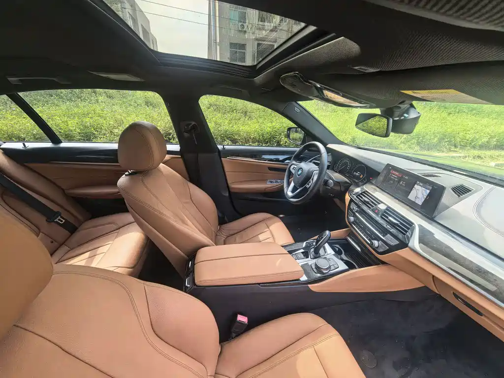BMW 5 Series 2019 — фото 12
