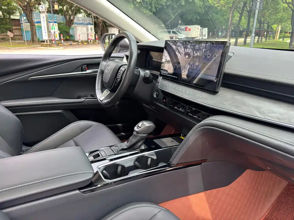 Toyota Camry 2024 — фото 18