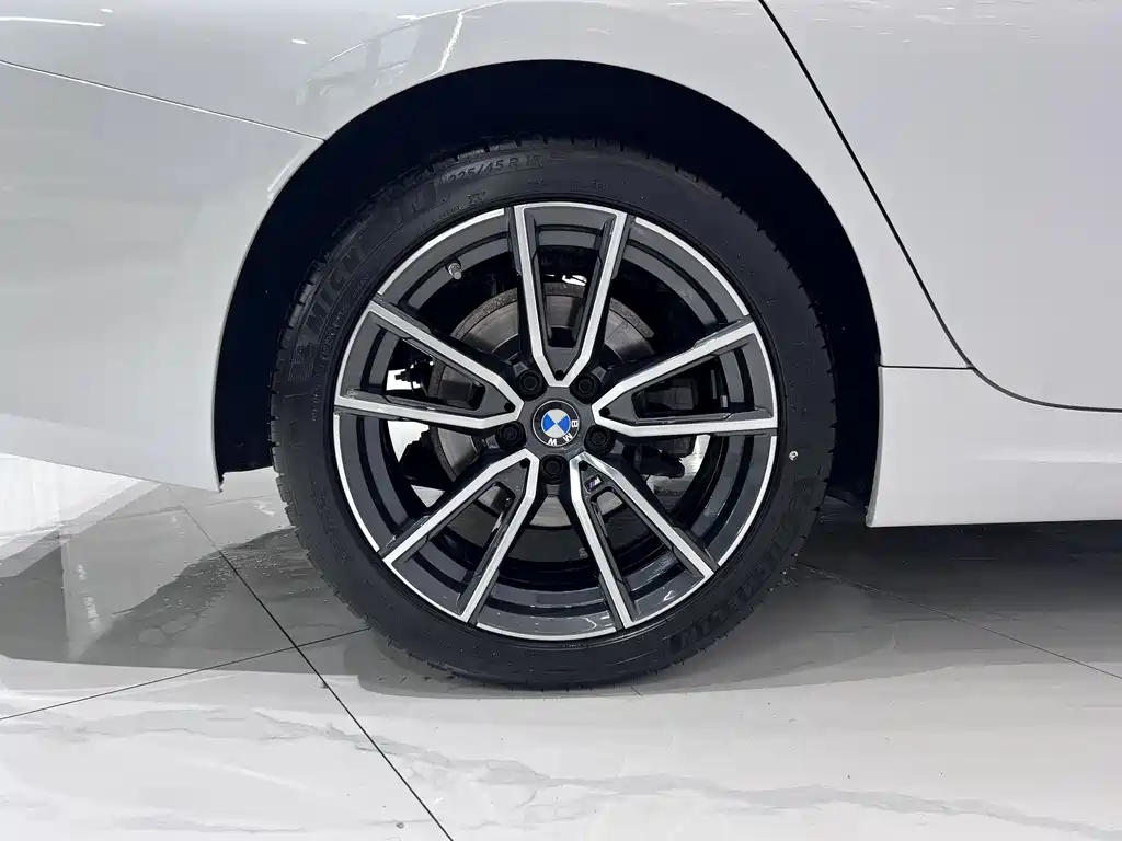 BMW 3 Series 2023 — фото 19