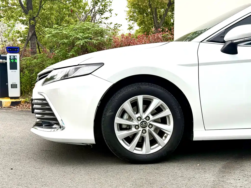 Toyota Camry 2023 — фото 14
