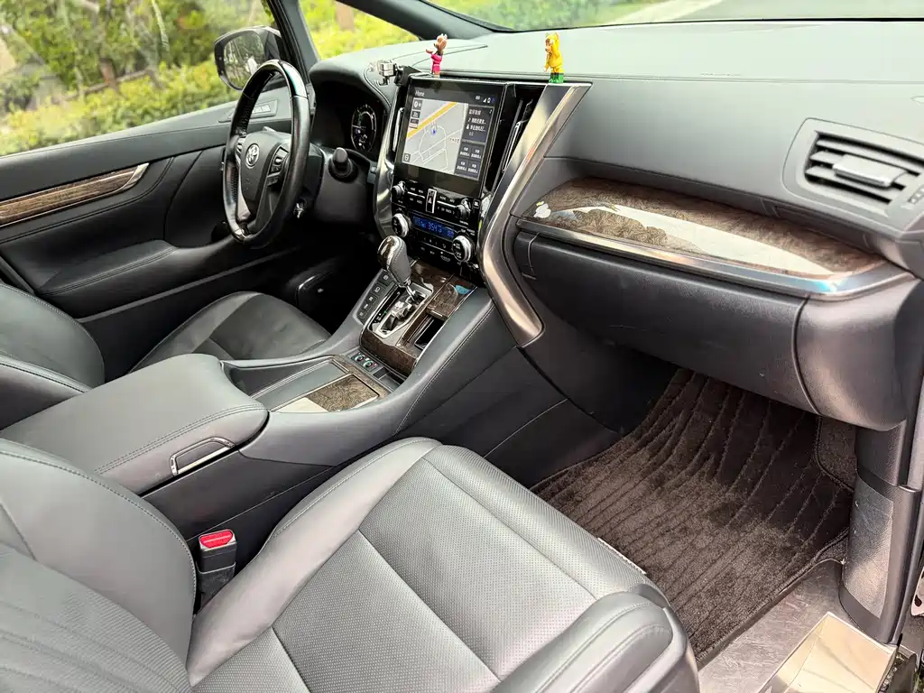 Toyota Alphard 2021 — фото 17