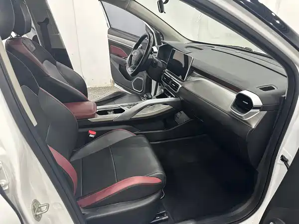 Geely Binyue 2022