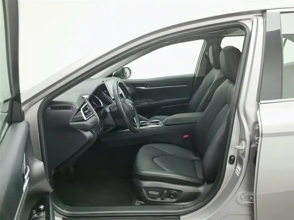 Toyota Camry 2022 — фото 10