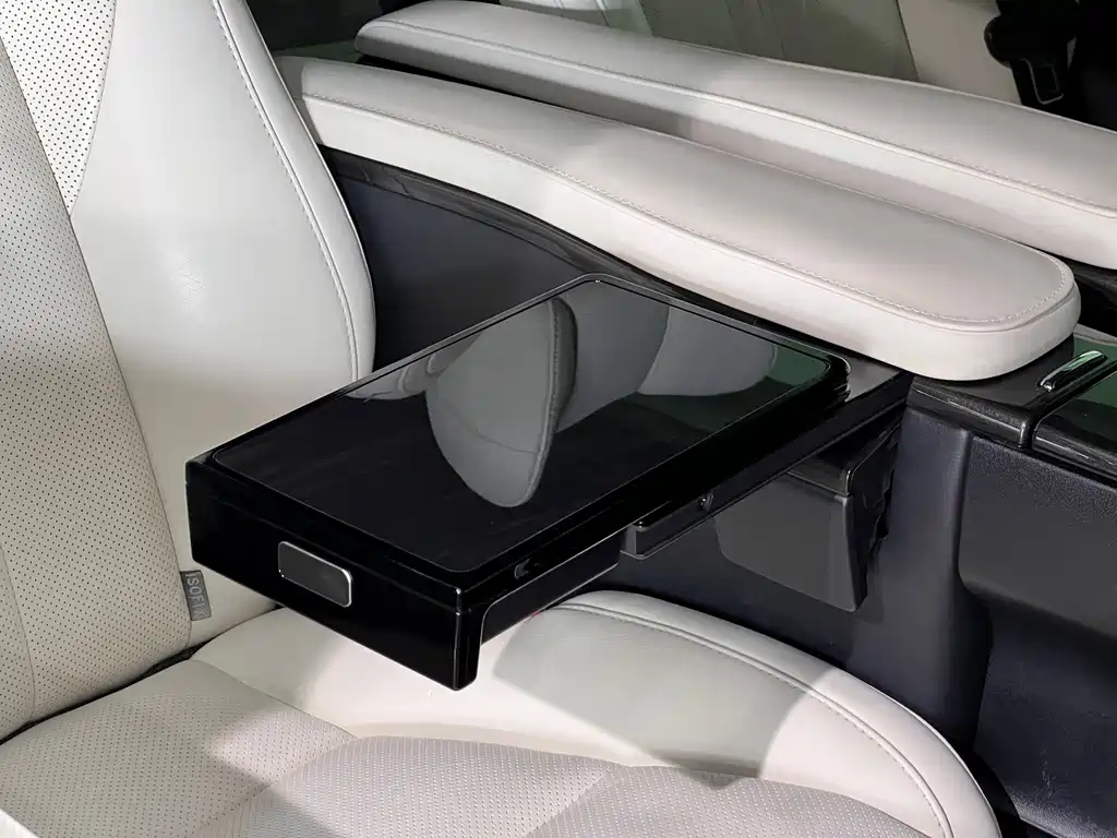 Lexus LM 2022 — фото 13