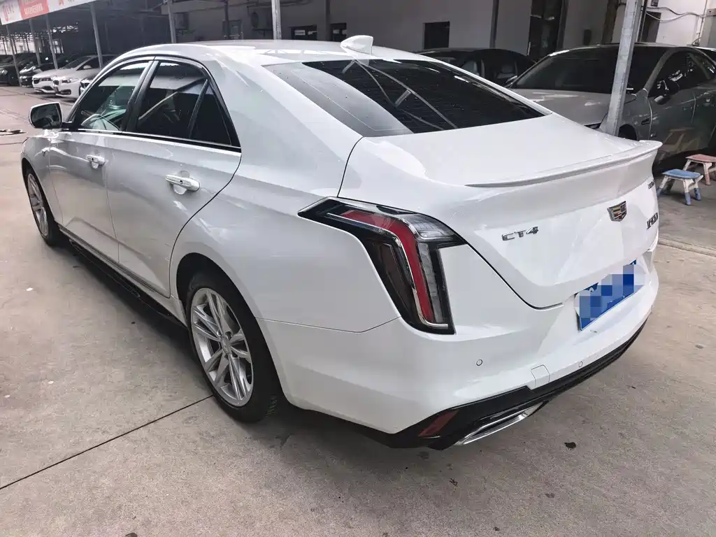 Cadillac CT4 2022 — фото 13