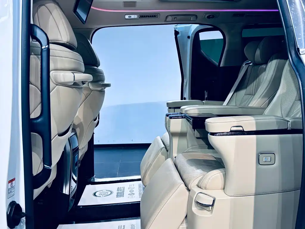 Toyota Alphard 2021 — фото 15