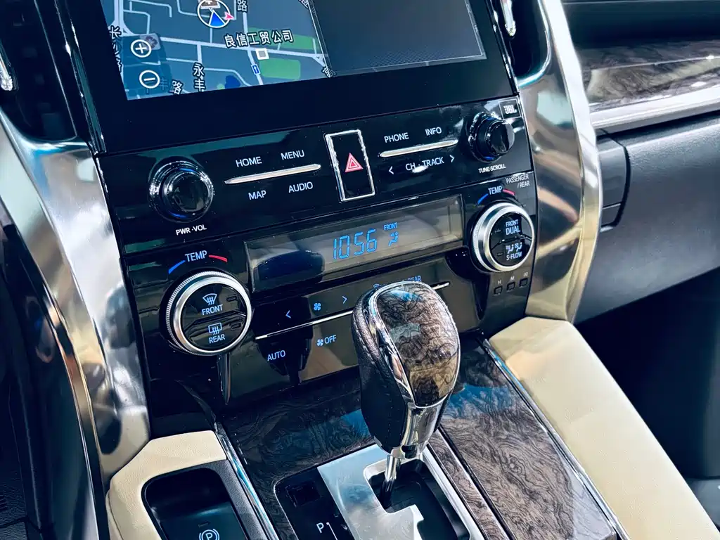 Toyota Alphard 2021 — фото 12