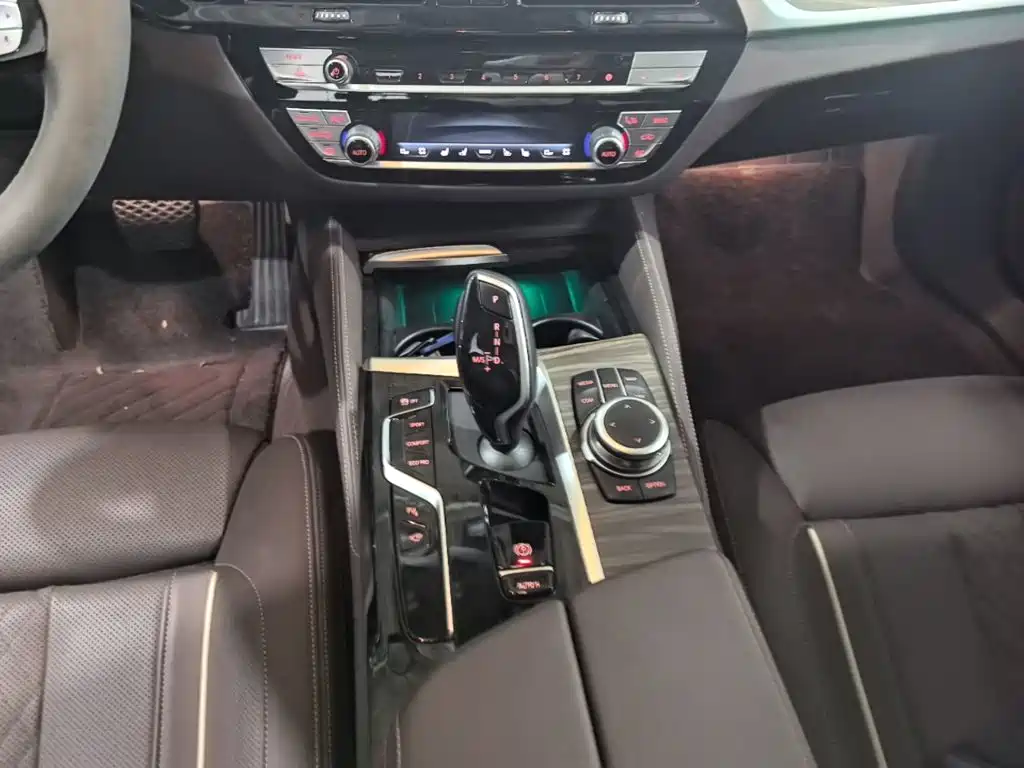 BMW 5 Series 2022 — фото 14