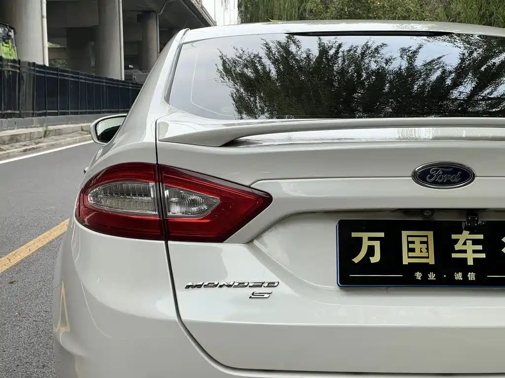 Ford Mondeo 2014 — фото 10