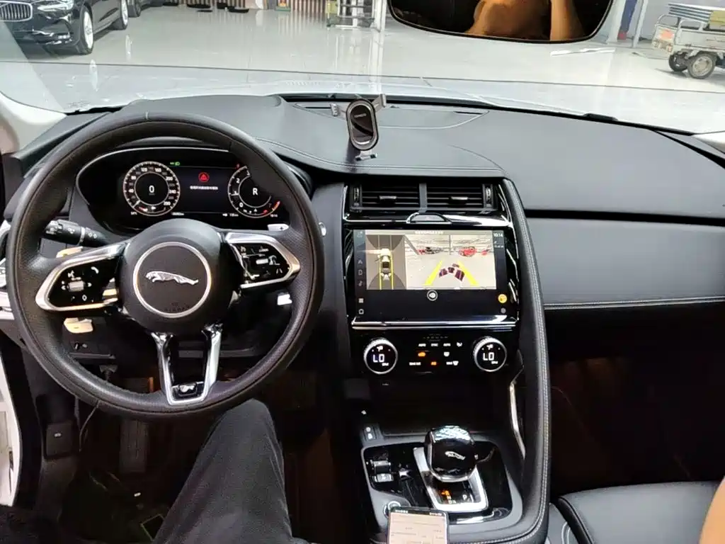 Jaguar E-PACE 2024 — фото 10