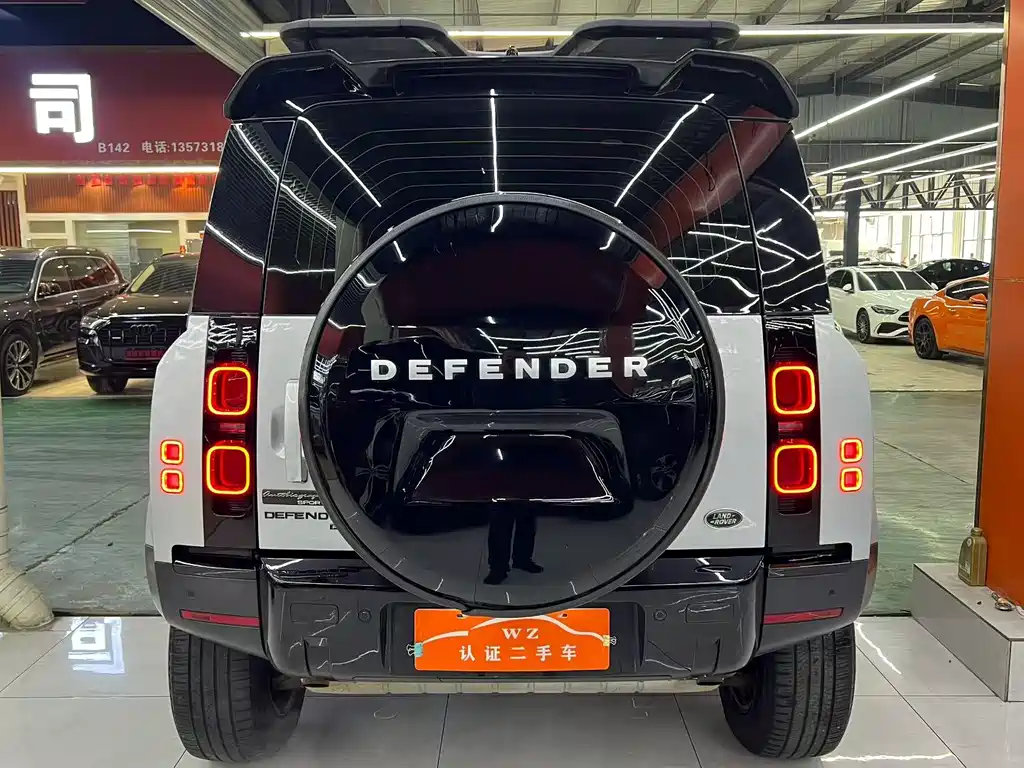 Land Rover Defender 2021 — фото 8