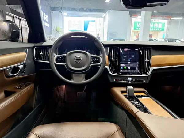 Volvo S90 2023