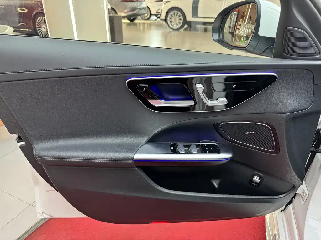 Mercedes-Benz C-Class 2023 — фото 9