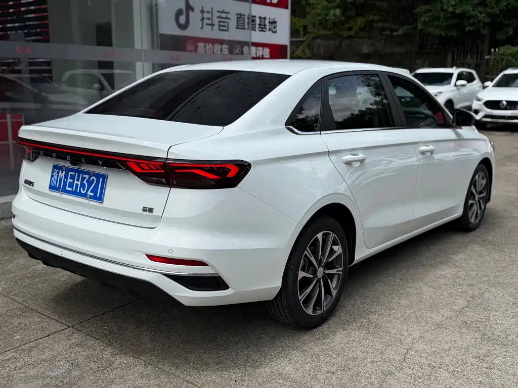 Geely Emgrand 2025