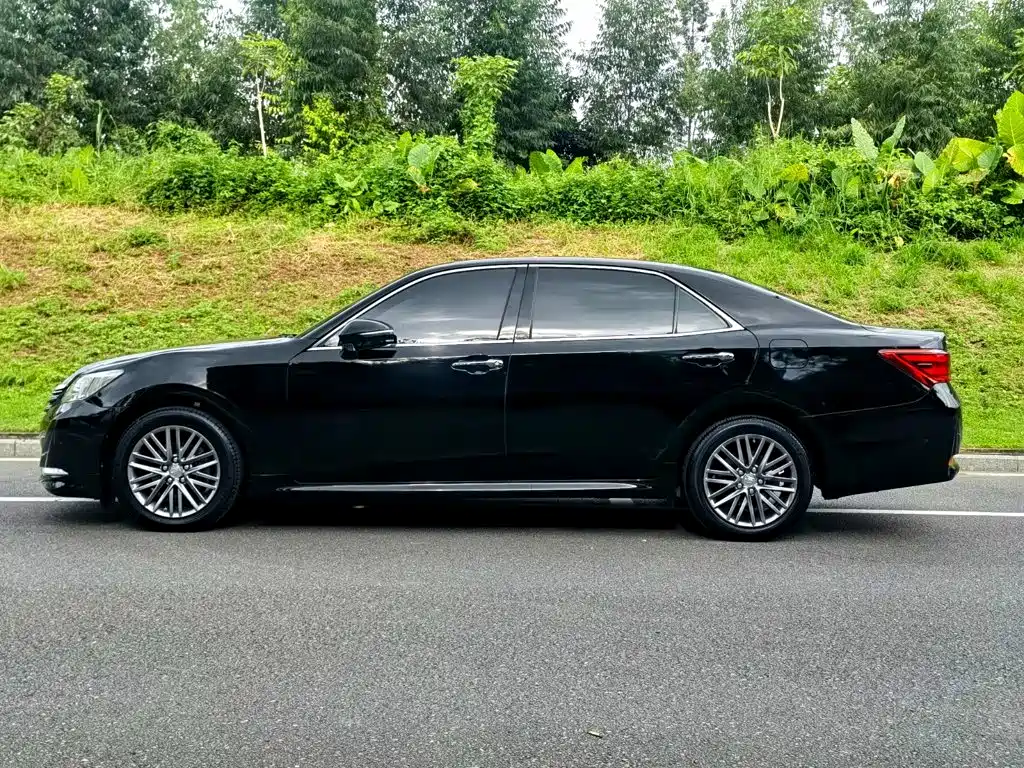Toyota Crown 2017 — фото 4