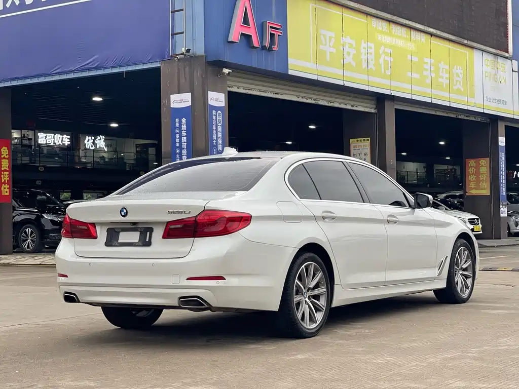 BMW 5 Series 2017 — фото 14