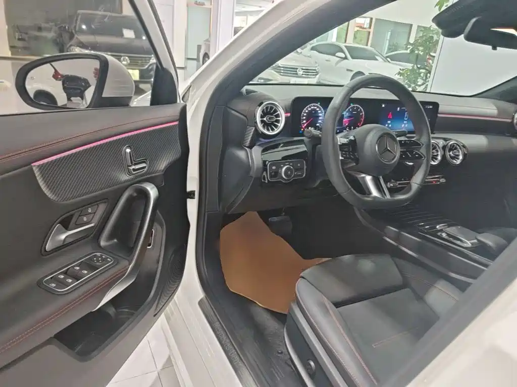 Mercedes-Benz A-Class 2024 — фото 12