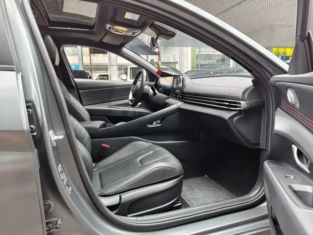 Hyundai Elantra 2023 — фото 20