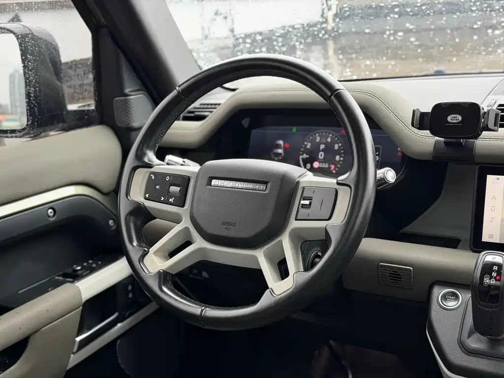 Land Rover Defender 2021