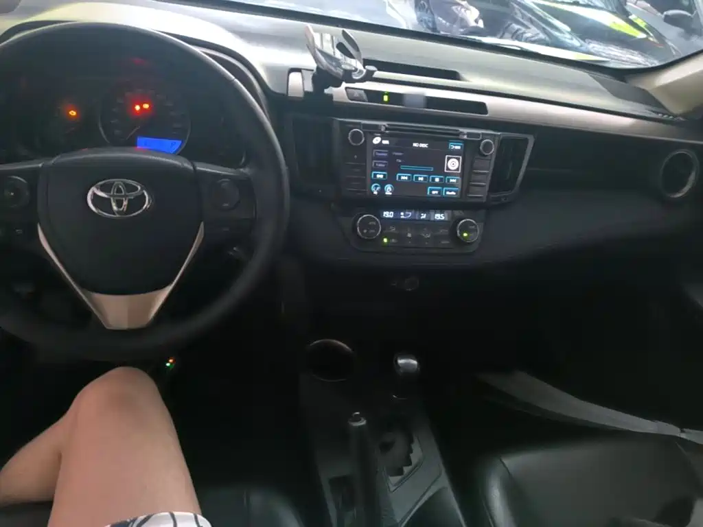 Toyota RAV4 2015 — фото 10