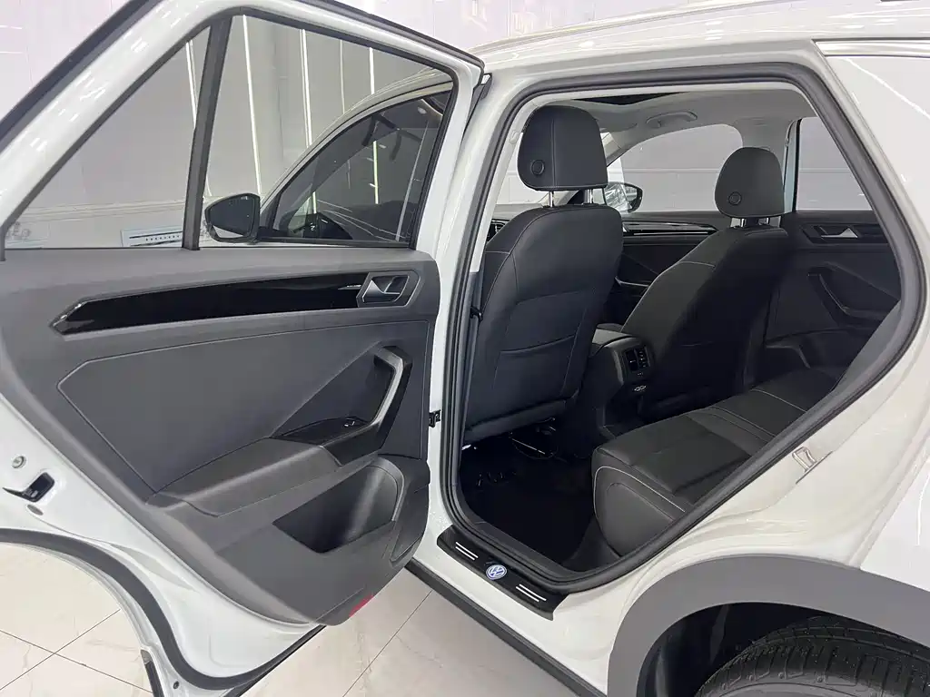 Volkswagen T-Roc 2022 — фото 13