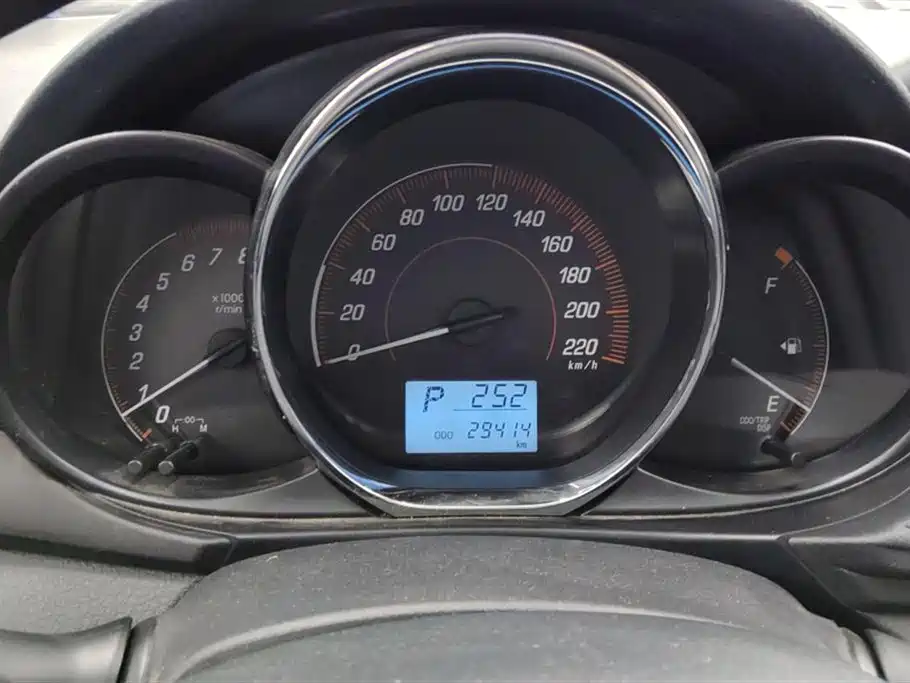 Toyota Yaris L 2020 — фото 14