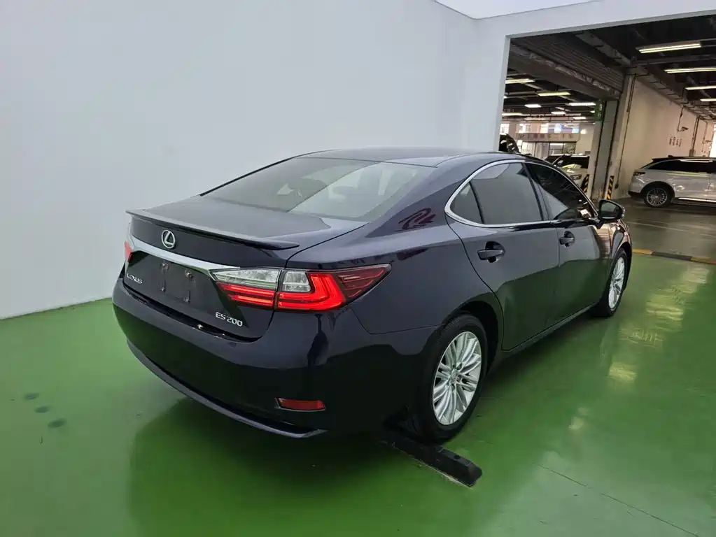 Lexus ES 2017 — фото 9
