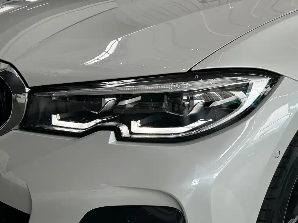 BMW 3 Series 2021 — фото 16