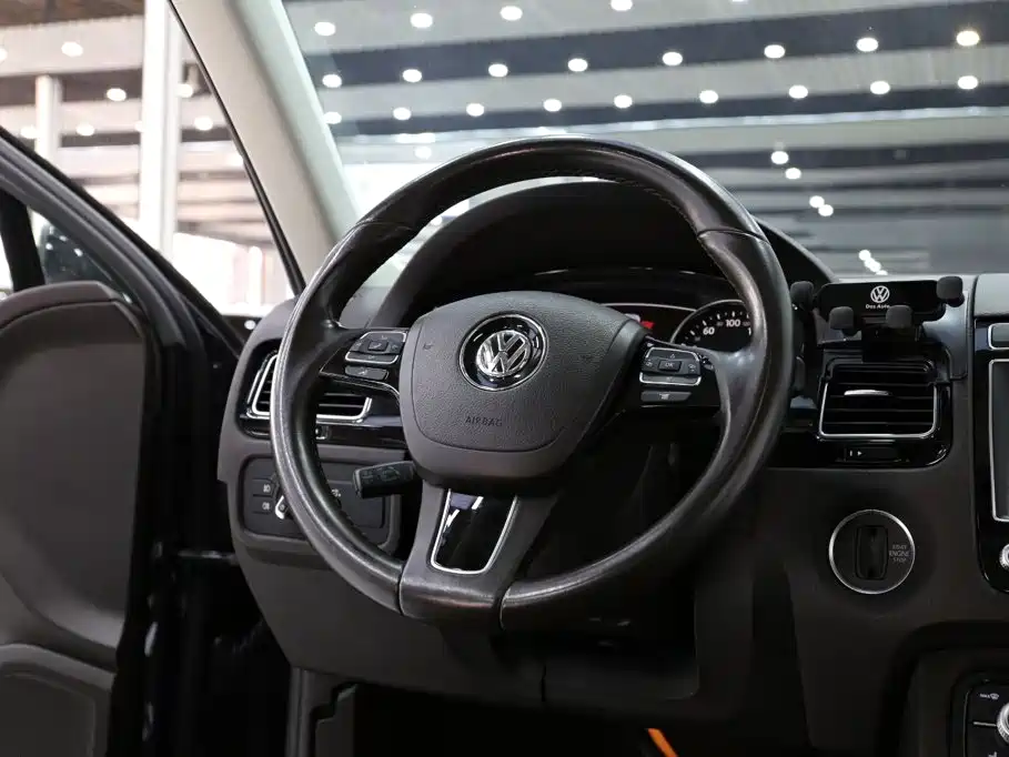 Volkswagen Touareg 2019 — фото 11