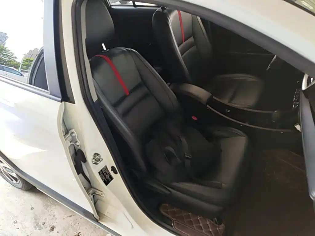 Toyota Yaris L 2020 — фото 25