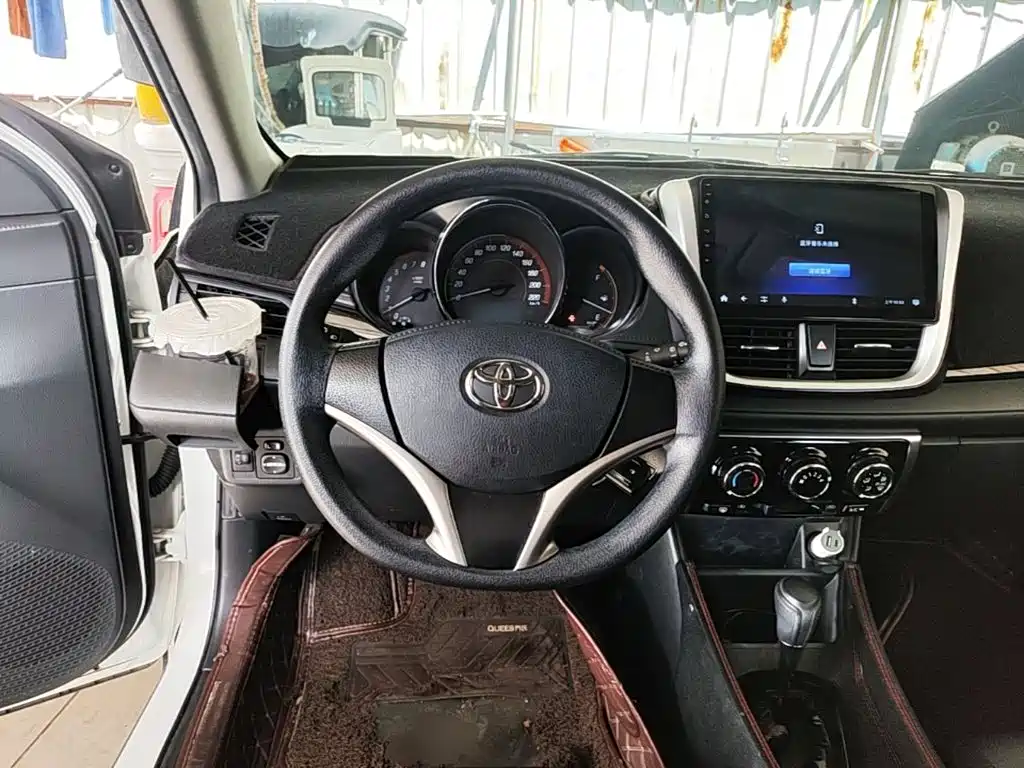 Toyota Yaris L 2020 — фото 11