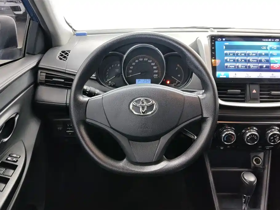 Toyota Yaris L 2020 — фото 15