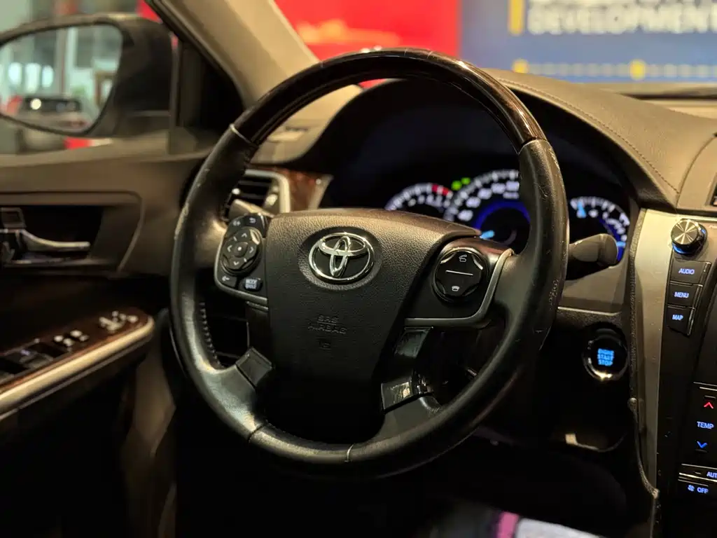 Toyota Camry 2016 — фото 16