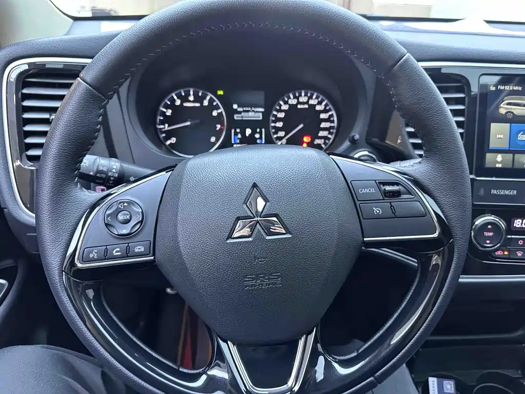 Mitsubishi Outlander 2023 — фото 12