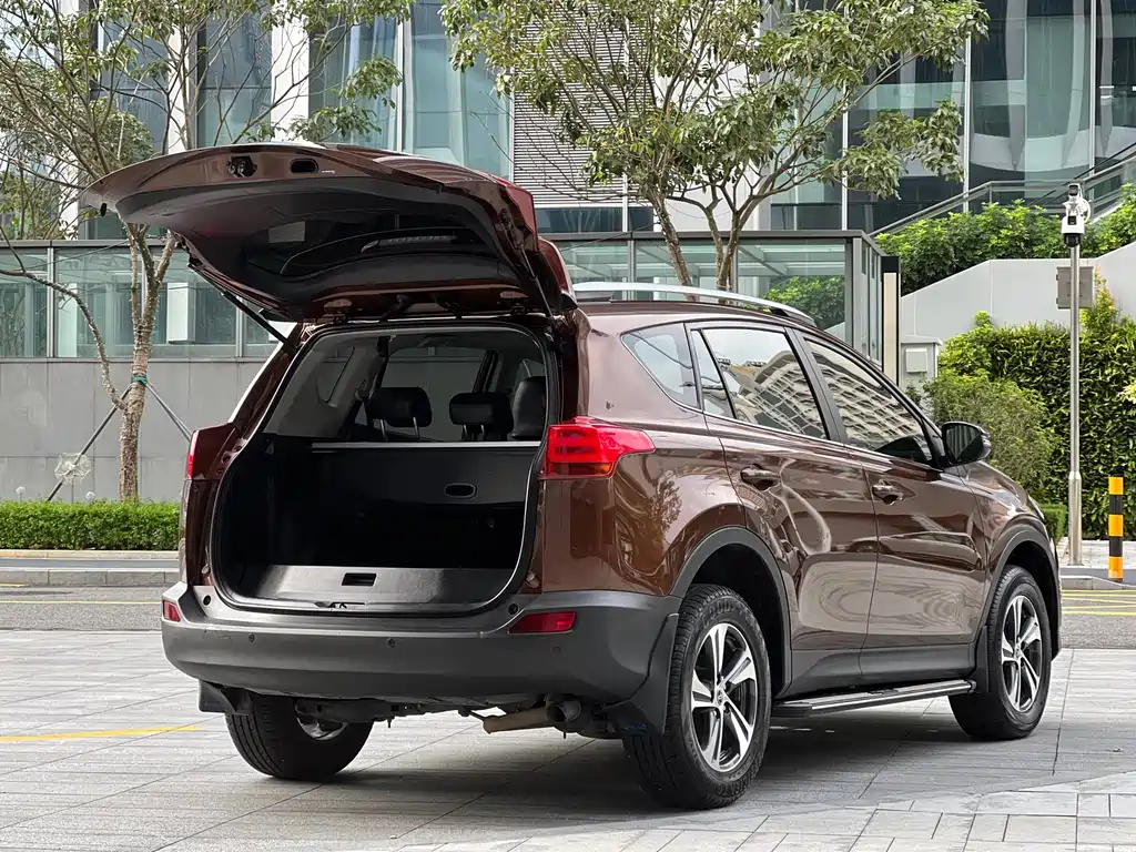 Toyota RAV4 2015 — фото 20