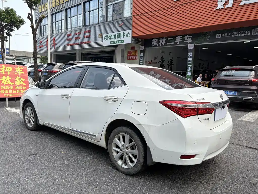 Toyota Corolla 2015 — фото 9