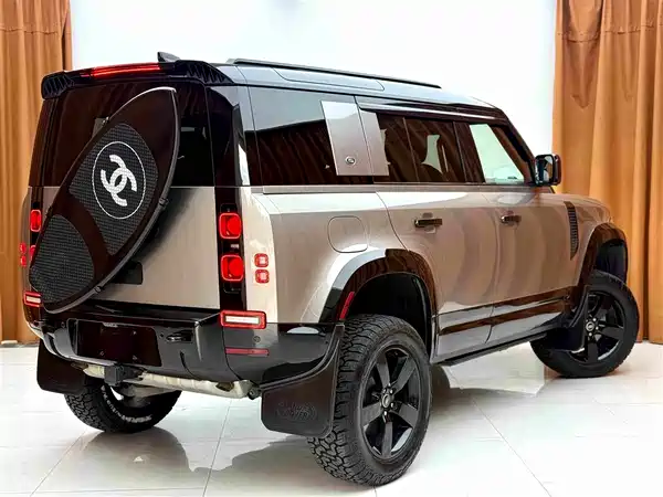 Land Rover Defender 2022