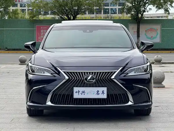 Lexus ES 2019