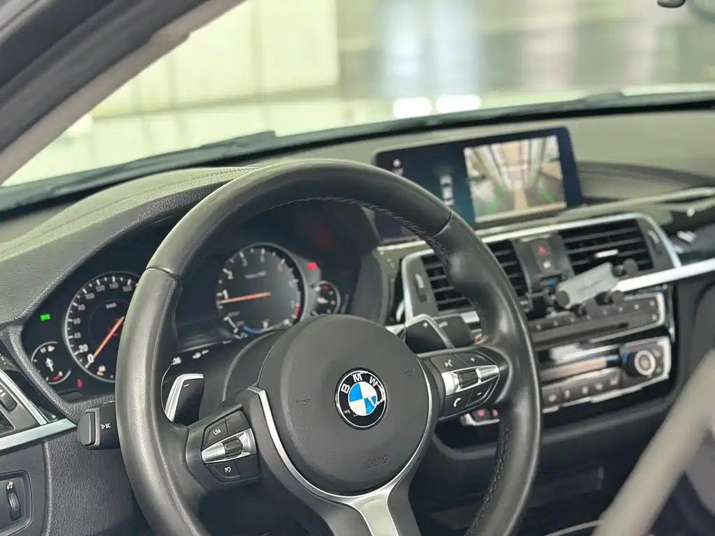 BMW 3 Series 2017 — фото 14